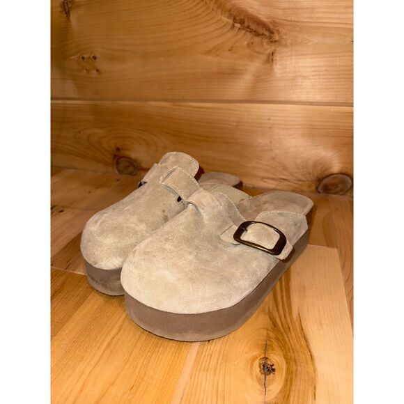 Women's Size 8.5 Beige Platform Mules with Buckle Detailing - Picture 1 of 5